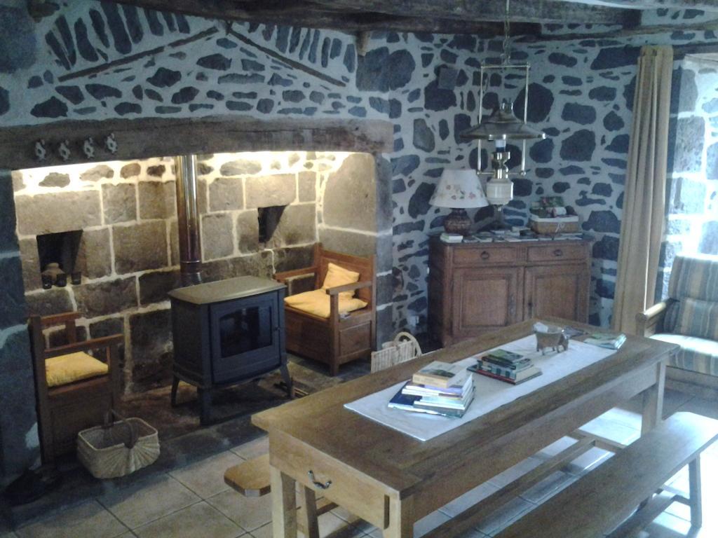 Chambre D'Hotes La Maison De Barrouze Bed and Breakfast Salers Exterior foto