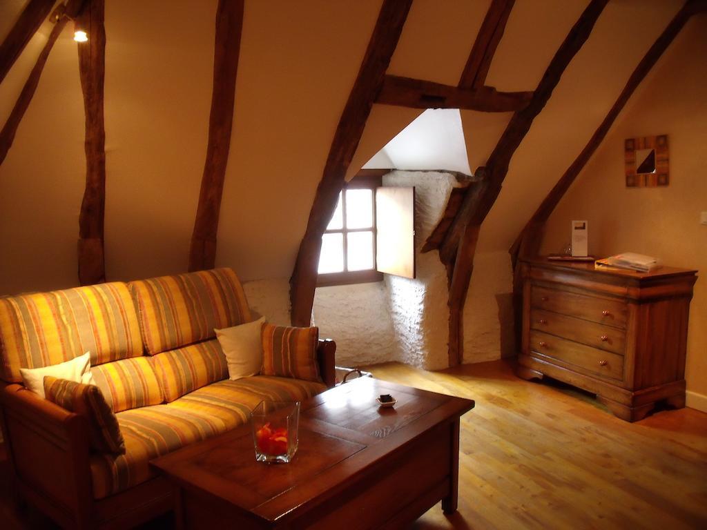 Chambre D'Hotes La Maison De Barrouze Bed and Breakfast Salers Habitación foto