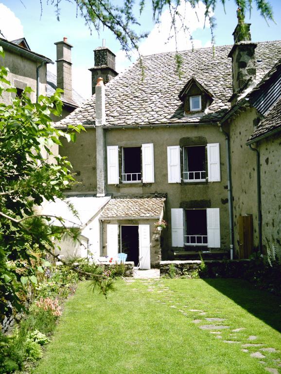 Chambre D'Hotes La Maison De Barrouze Bed and Breakfast Salers Exterior foto