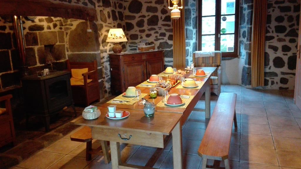 Chambre D'Hotes La Maison De Barrouze Bed and Breakfast Salers Exterior foto